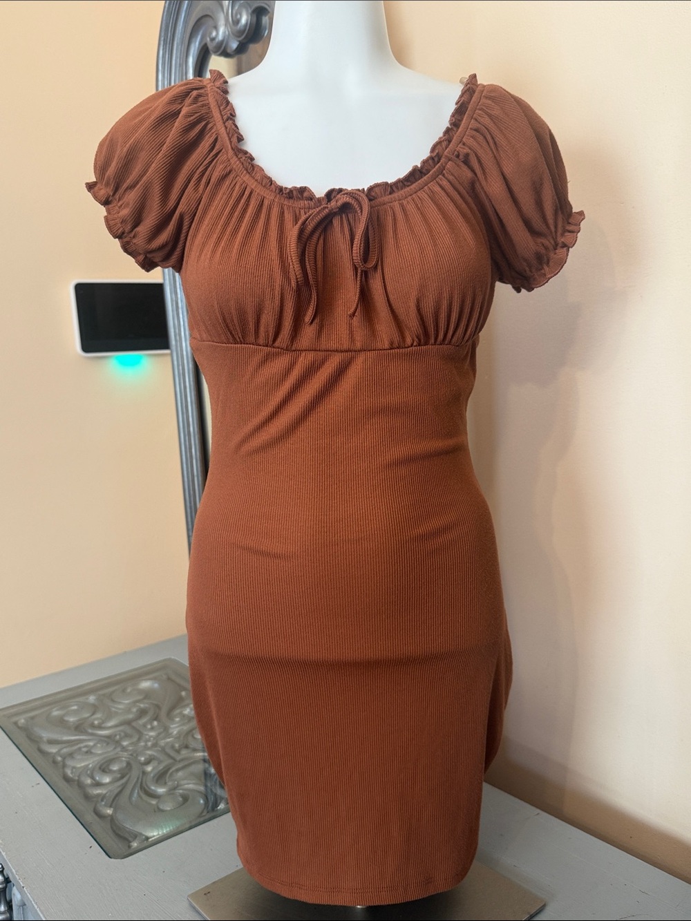 Coco and Shay Small Rust Brown Puff-Sleeve Bodycon Dress